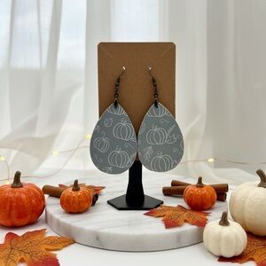 ✨5/$25✨ Pumpkin Teardrop Earrings